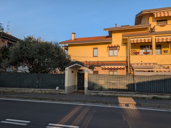 appartamento in vendita ad Origgio in zona Cascina Muschiona