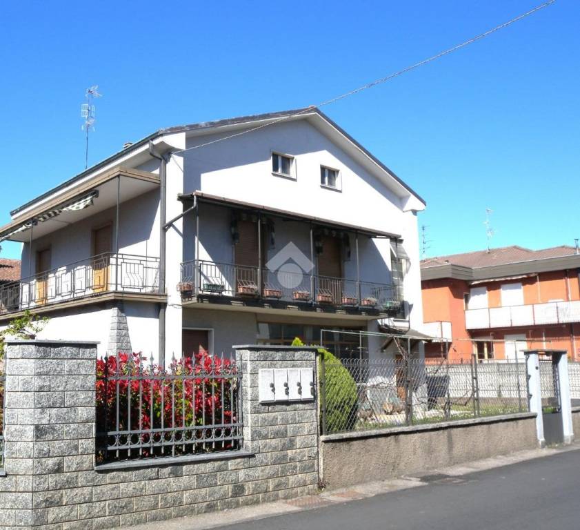 casa indipendente in vendita ad Origgio