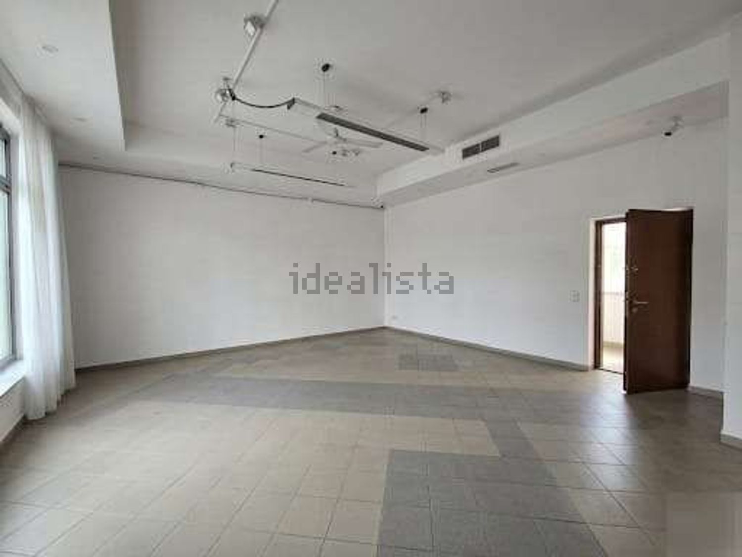 locale commerciale in vendita ad Origgio