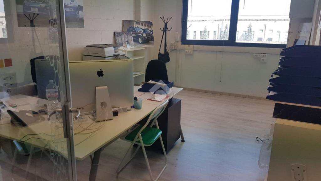 negozio in vendita ad Origgio