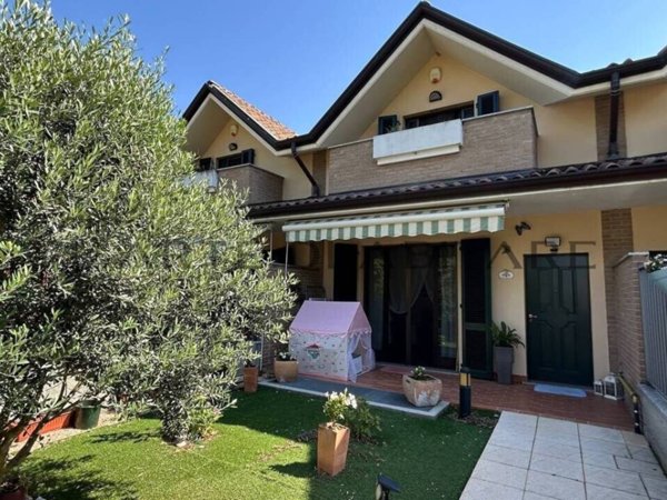 casa indipendente in vendita ad Origgio in zona Cascina Broggio