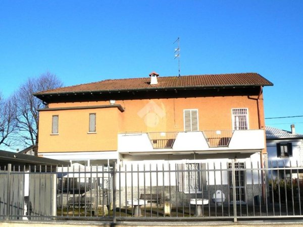 casa indipendente in vendita ad Origgio in zona Cascina Muschiona