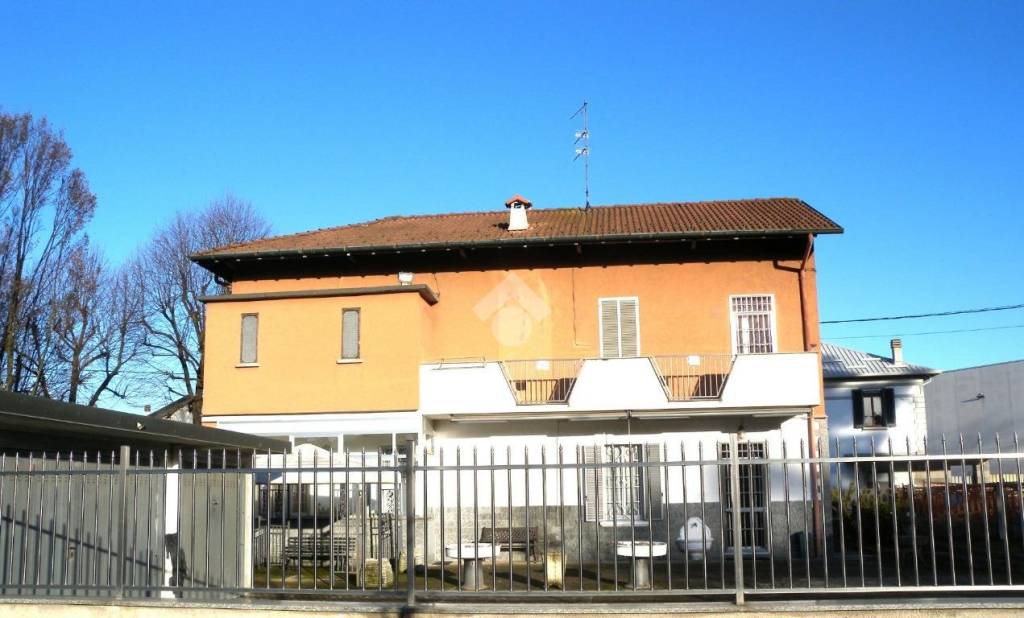 casa indipendente in vendita ad Origgio in zona Cascina Muschiona