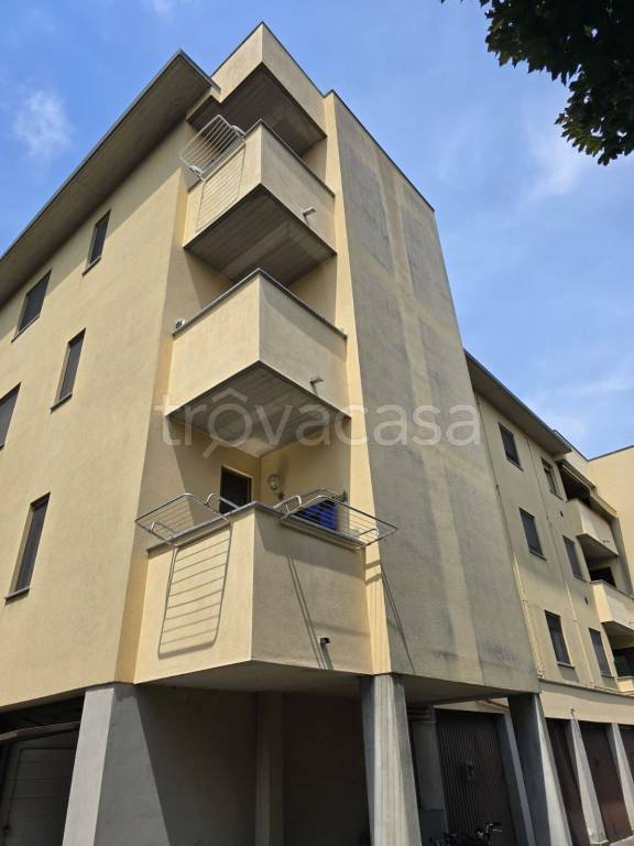 appartamento in vendita ad Origgio in zona Cascina Muschiona