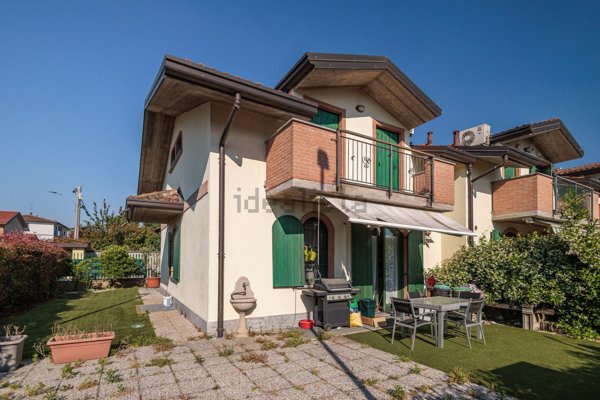 casa indipendente in vendita ad Origgio in zona Cascina Muschiona