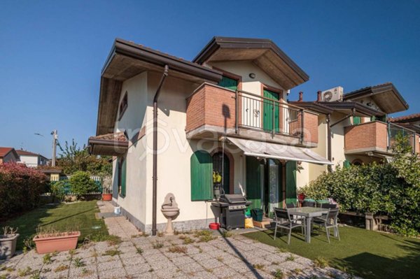 casa indipendente in vendita ad Origgio in zona Cascina Muschiona