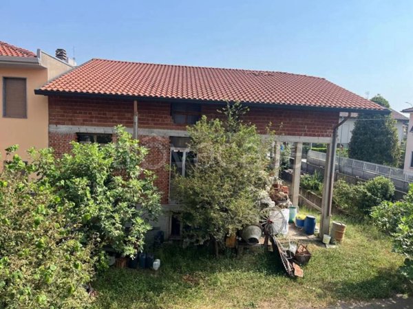 casa indipendente in vendita ad Origgio in zona Cascina Muschiona