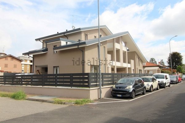casa indipendente in vendita ad Origgio in zona Cascina Muschiona