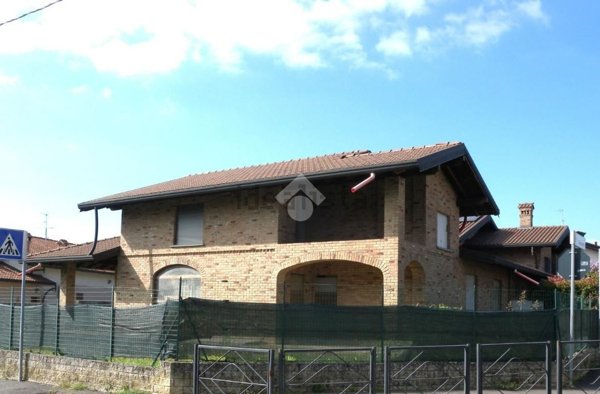 appartamento in vendita ad Origgio in zona Cascina Muschiona