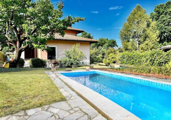 casa indipendente in vendita ad Orino