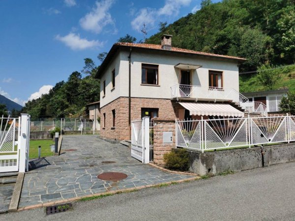 casa indipendente in vendita a Porto Ceresio