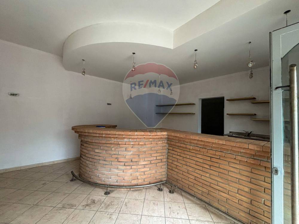 locale commerciale in vendita a Porto Ceresio