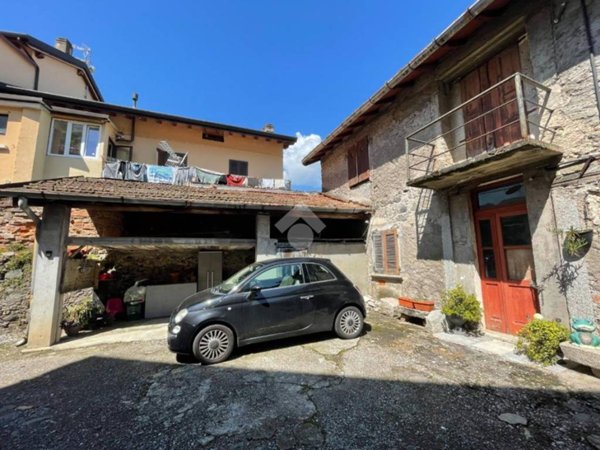 casa indipendente in vendita a Porto Ceresio