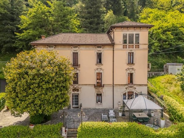 casa indipendente in vendita a Porto Ceresio