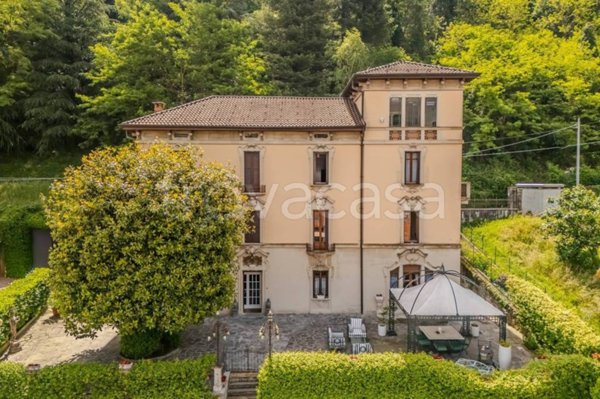 casa indipendente in vendita a Porto Ceresio