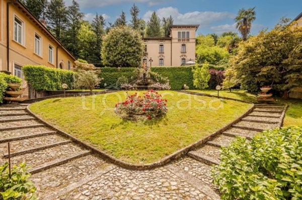 casa indipendente in vendita a Porto Ceresio in zona Bolletta