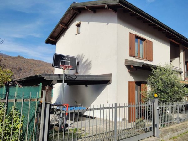 casa indipendente in vendita a Porto Ceresio