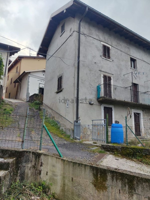 attico in vendita a Porto Ceresio in zona Cà del Monte