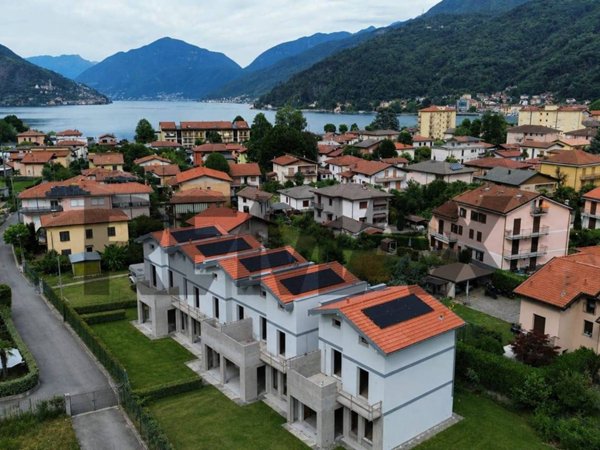 casa indipendente in vendita a Porto Ceresio in zona Bolletta