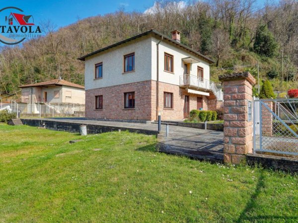 casa indipendente in vendita a Porto Ceresio