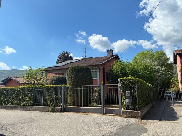 casa indipendente in vendita a Porto Ceresio