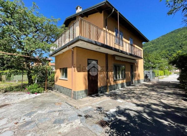 casa indipendente in vendita a Porto Ceresio
