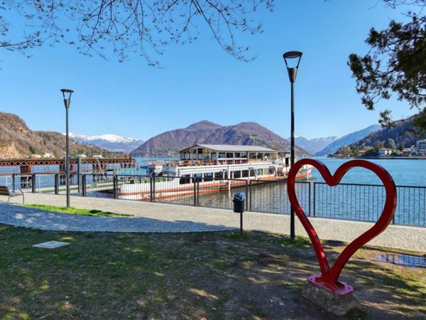 negozio in vendita a Porto Ceresio in zona Bolletta