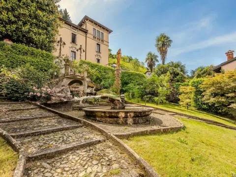 casa indipendente in vendita a Porto Ceresio in zona Bolletta