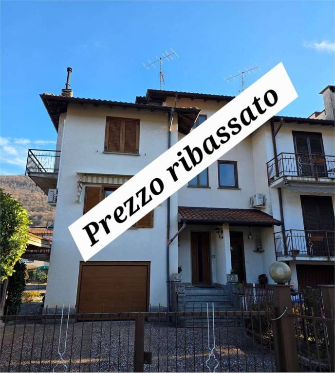 casa indipendente in vendita a Porto Ceresio in zona Bolletta