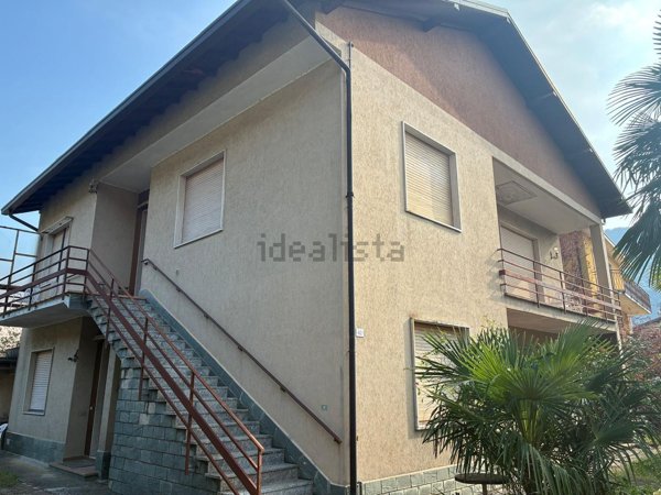 casa indipendente in vendita a Porto Ceresio in zona Bolletta