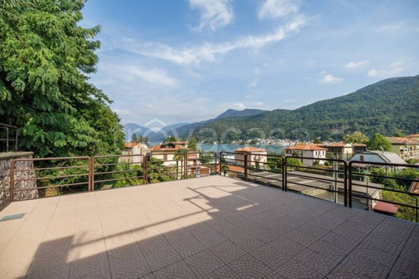 casa indipendente in vendita a Porto Ceresio in zona Bolletta