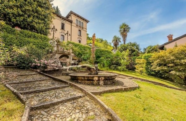 casa indipendente in vendita a Porto Ceresio in zona Bolletta
