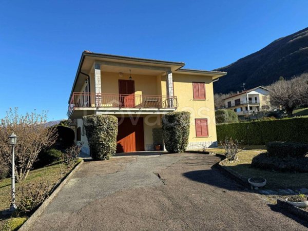 casa indipendente in vendita a Porto Valtravaglia in zona Torre