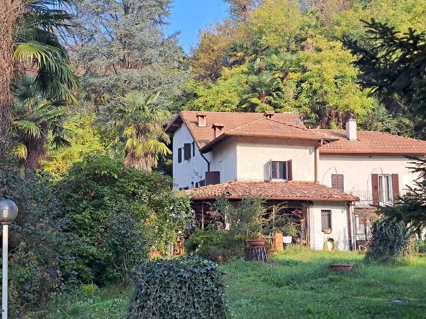 casa indipendente in vendita a Porto Valtravaglia