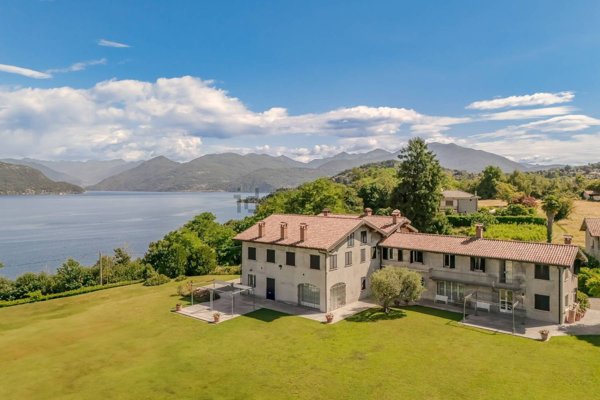 casa indipendente in vendita a Porto Valtravaglia