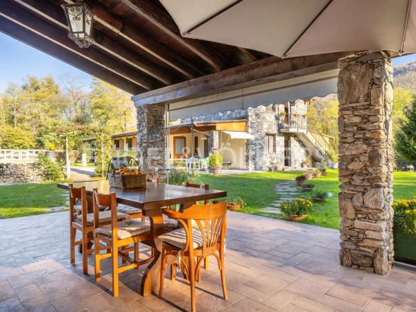 casa indipendente in vendita a Porto Valtravaglia