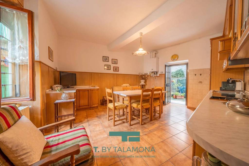 casa indipendente in vendita a Porto Valtravaglia