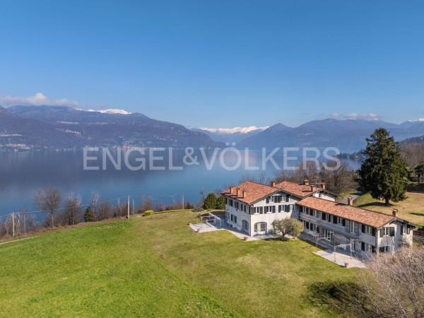 casa indipendente in vendita a Porto Valtravaglia