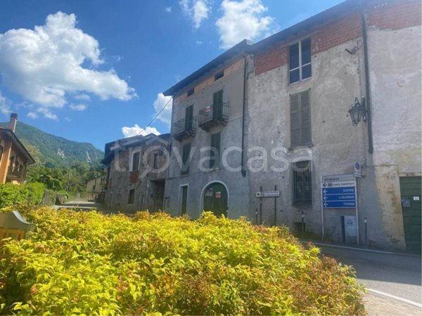 casa indipendente in vendita a Porto Valtravaglia