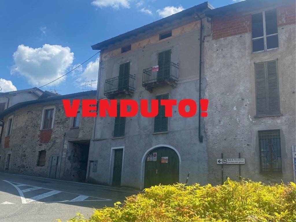 casa indipendente in vendita a Porto Valtravaglia