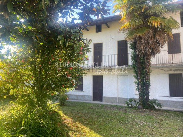 appartamento in vendita a Porto Valtravaglia in zona Musadino