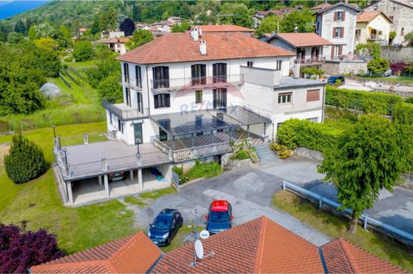 appartamento in vendita a Porto Valtravaglia in zona Muceno
