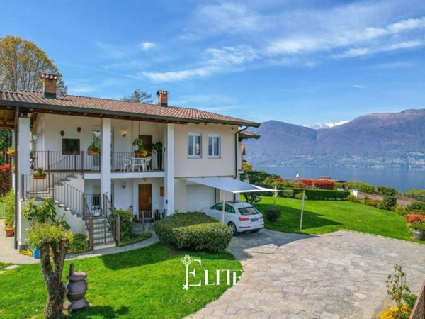 casa indipendente in vendita a Porto Valtravaglia