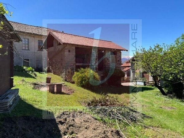 casale in vendita a Porto Valtravaglia in zona Muceno