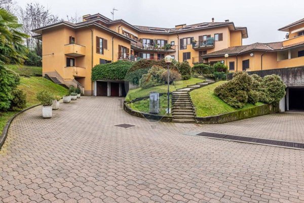 appartamento in vendita a Porto Valtravaglia