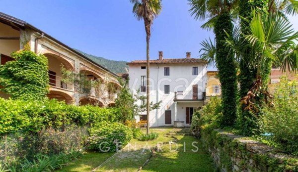 casa indipendente in vendita a Porto Valtravaglia in zona Musadino