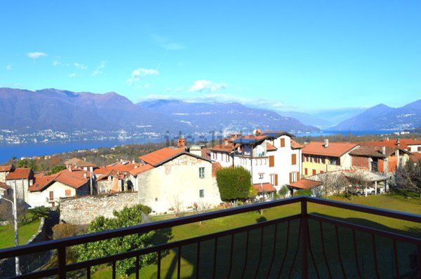 casa indipendente in vendita a Porto Valtravaglia