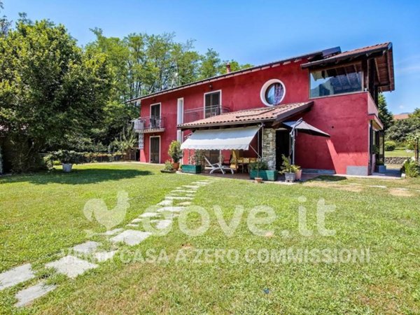 casa indipendente in vendita a Porto Valtravaglia