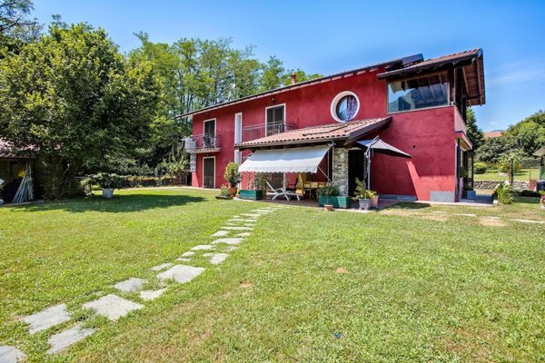 casa indipendente in vendita a Porto Valtravaglia