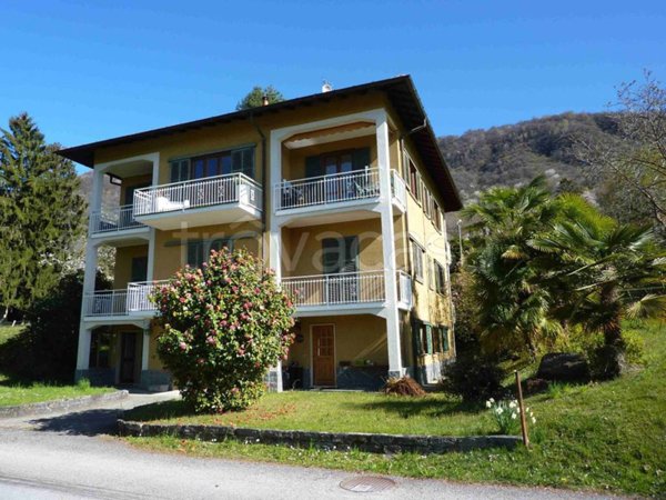appartamento in vendita a Porto Valtravaglia in zona Torre